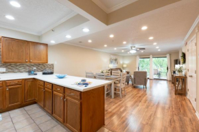 2BR Walk-In Condo - Near the 76 Strip - 2 Pools - FREE TICKETS INCLUDED - FHF-11